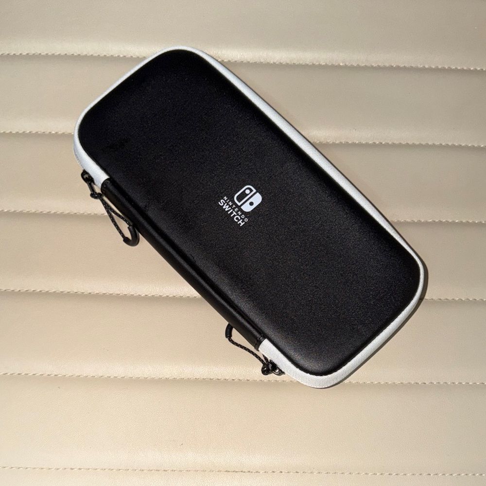 Oled Nintendo Switch 2021: 5 game Carrying case